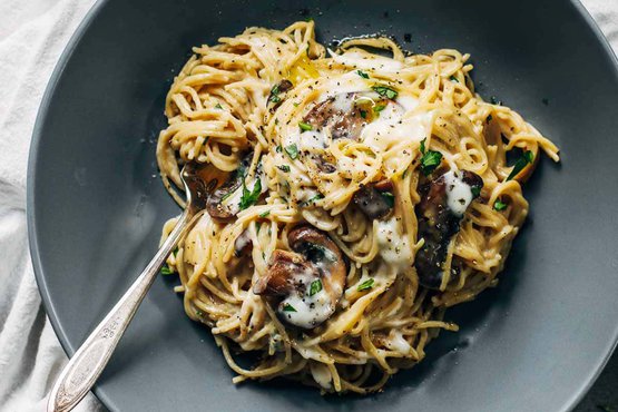 Spaghetti with fried peppered mushrooms